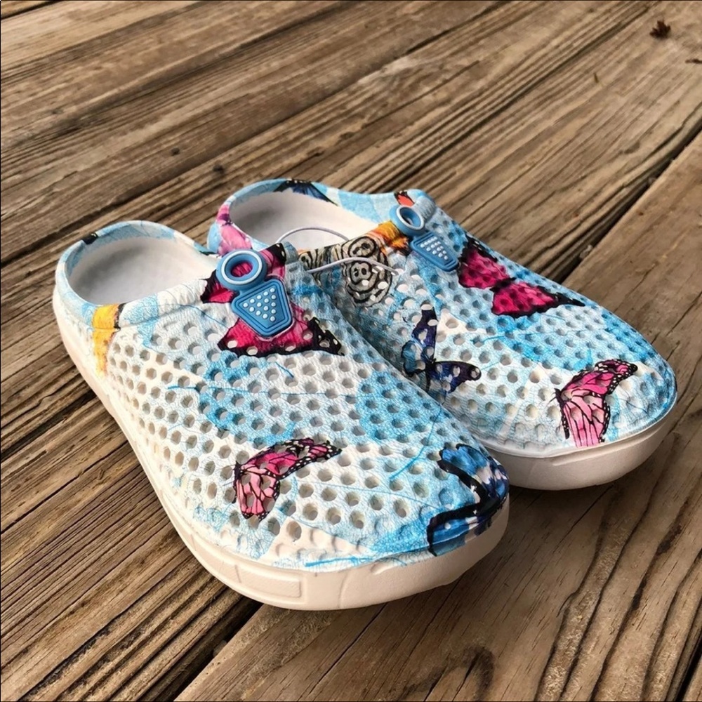 Easy Slip On Shoes Women’s Size 8 Garden Clogs New Blue Butterfly Print